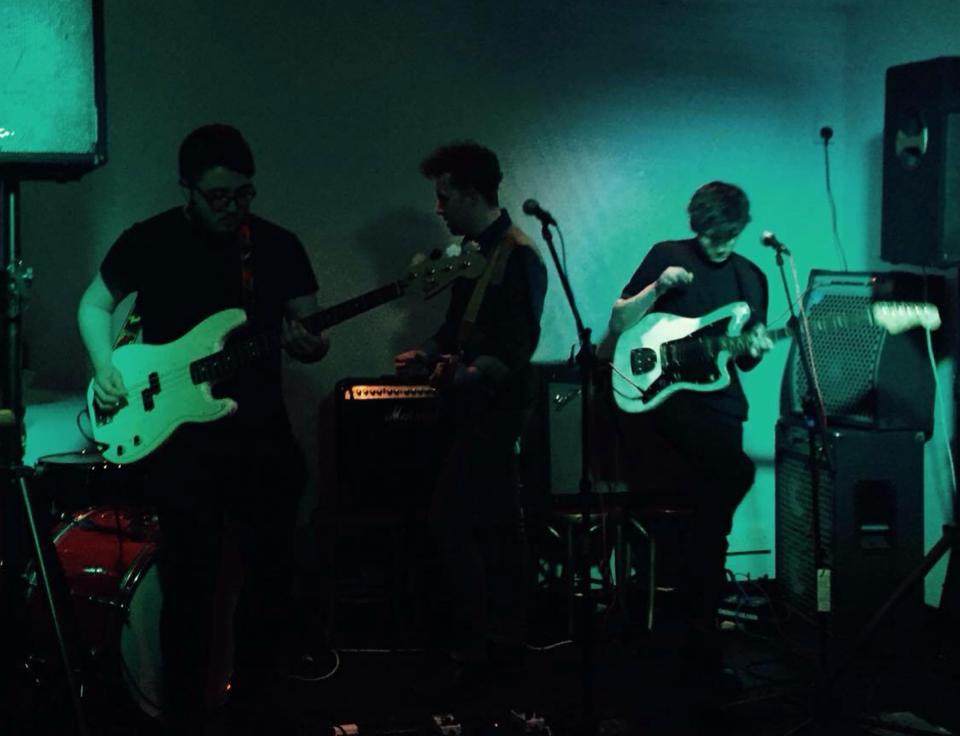 TRACK REVIEW: Vistas – Sign&nbsp;Language